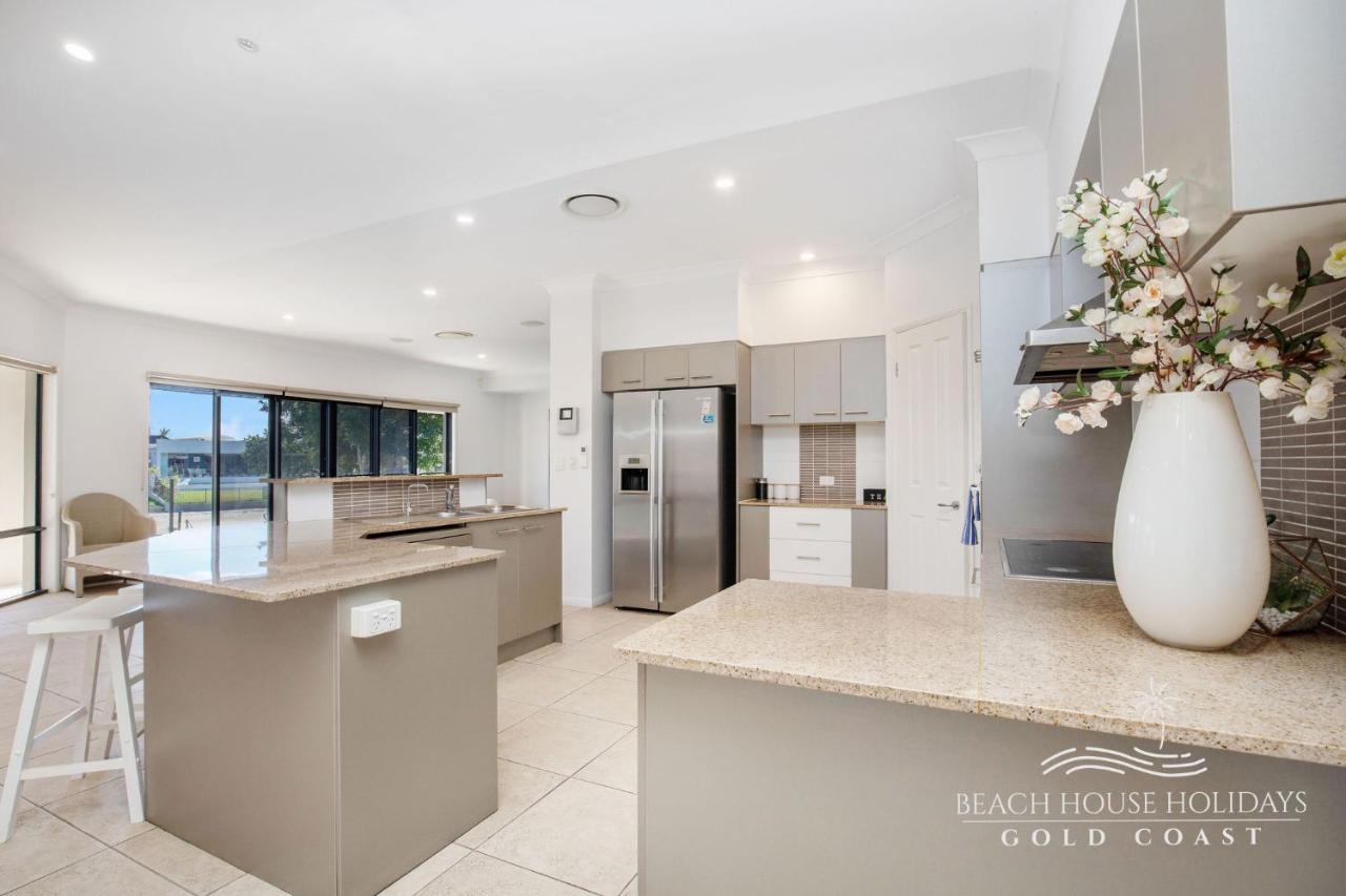 Maureen Waterfront Beach House Broadbeach Waters Esterno foto