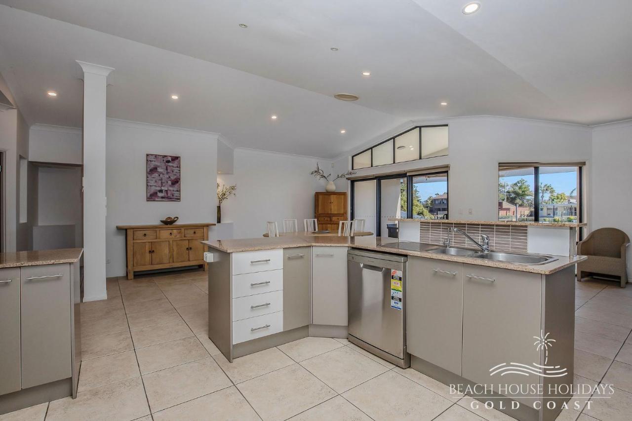 Maureen Waterfront Beach House Broadbeach Waters Esterno foto