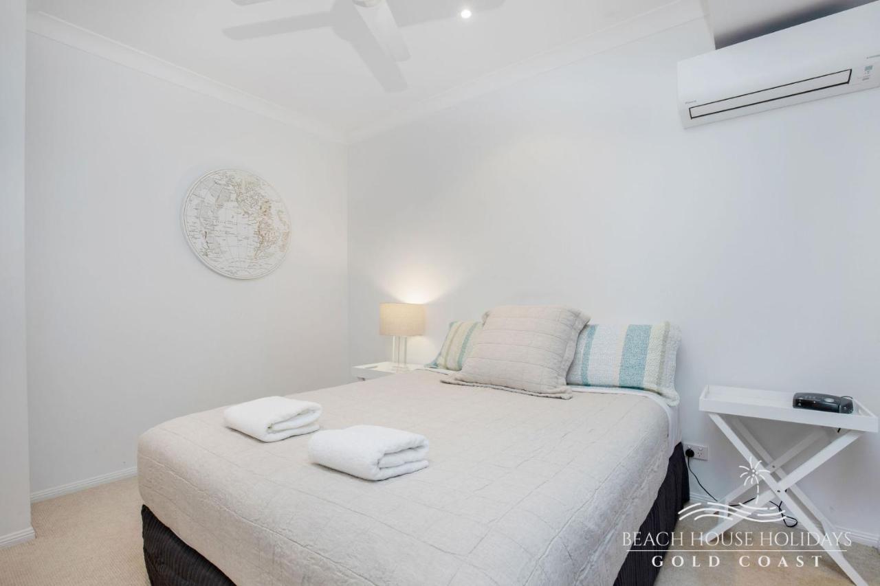 Maureen Waterfront Beach House Broadbeach Waters Esterno foto